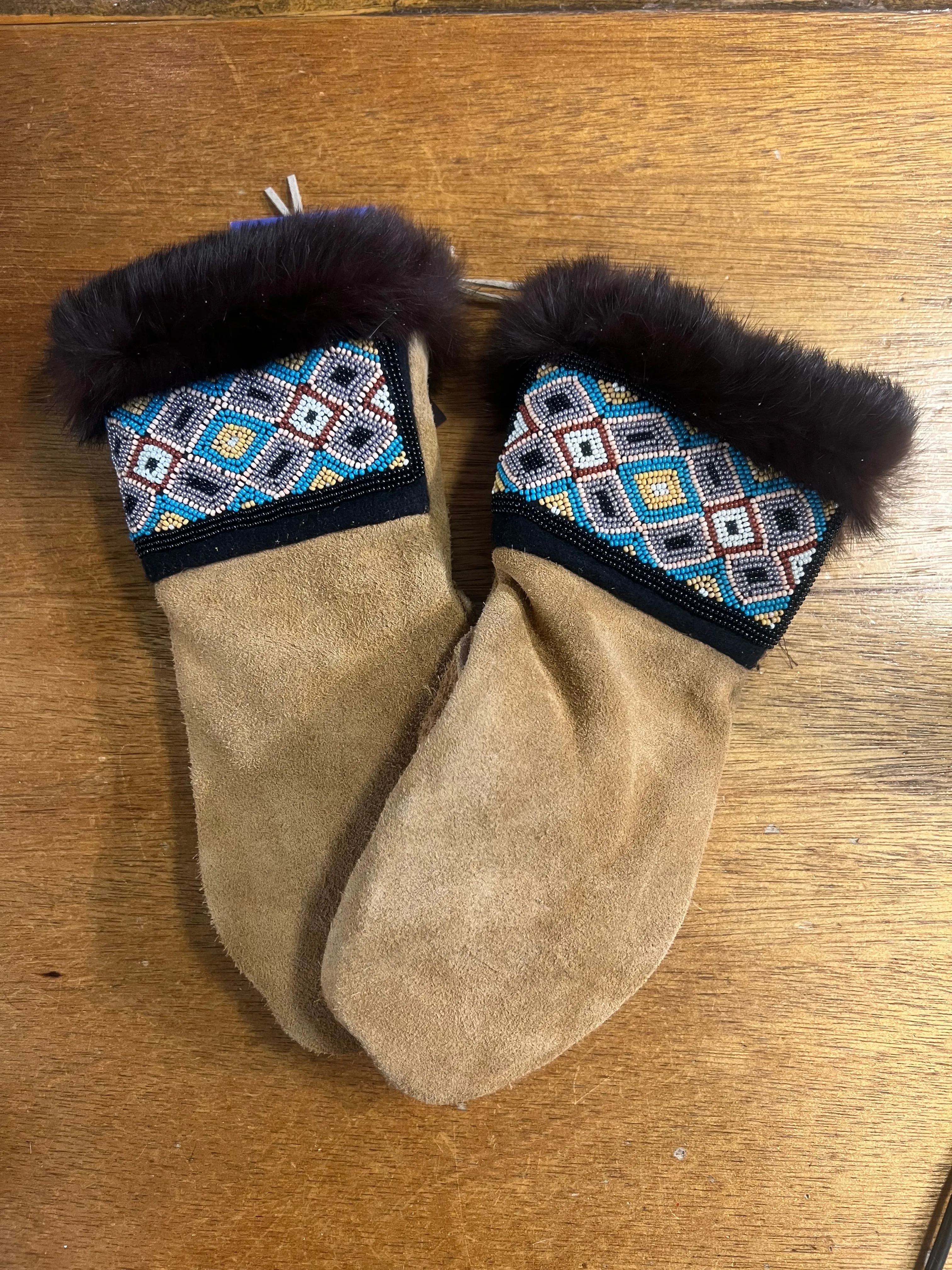 Astis | Short Cuff Leather Mittens | Women's