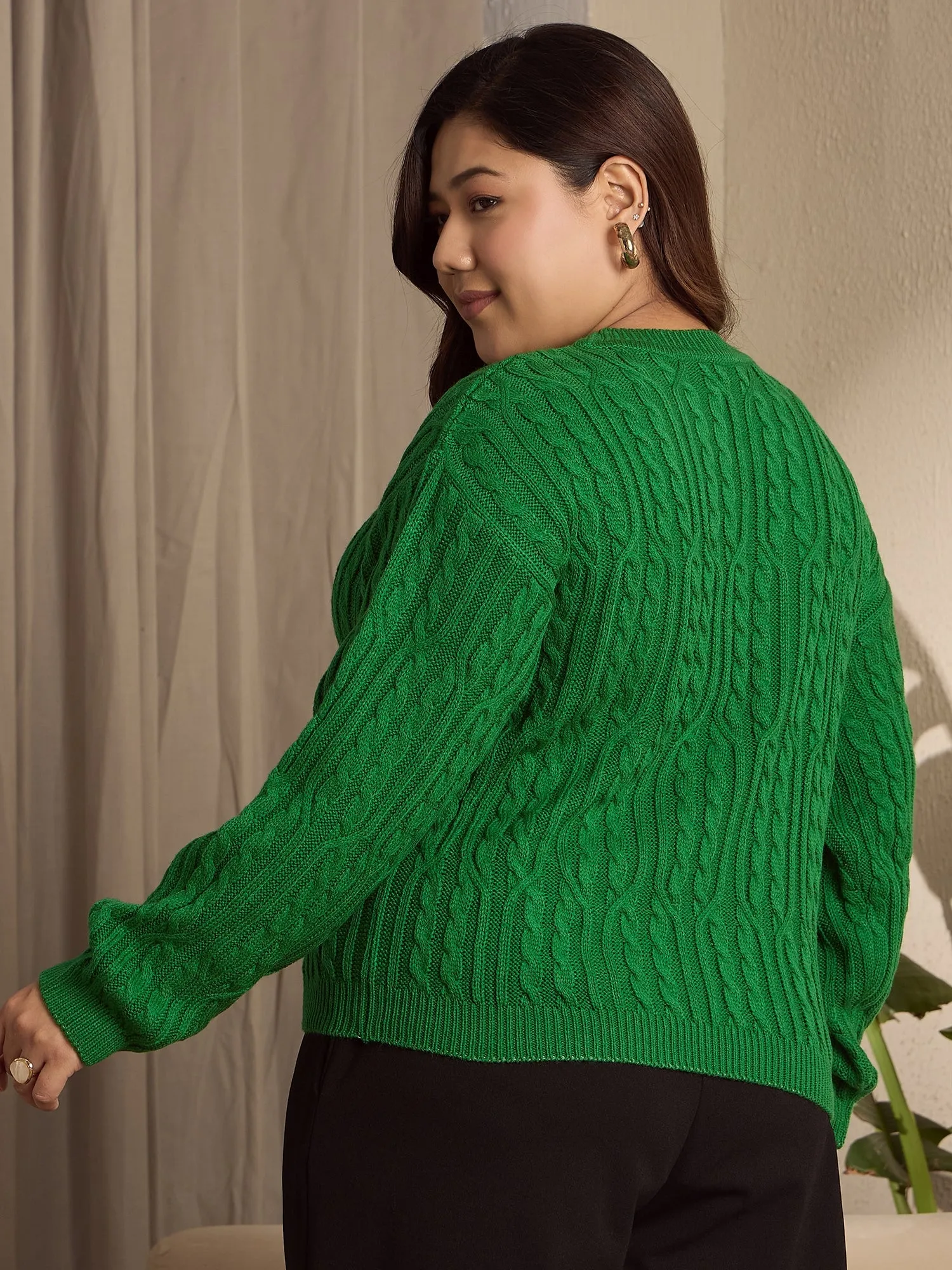 Berrylush Curve Women Solid Green Round Neck Drop-Shoulder Sleeves Acrylic Ribbed Hem Cable Knitted Regular Sweater